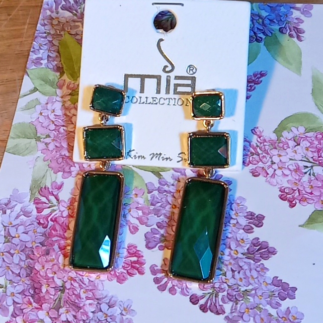 Stunning Green Dangling Earrings 31$